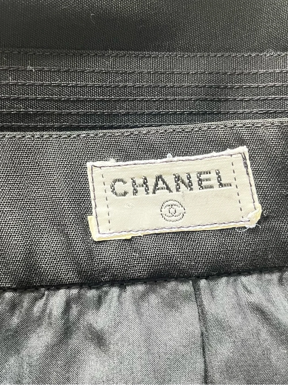 CHANEL elegant black